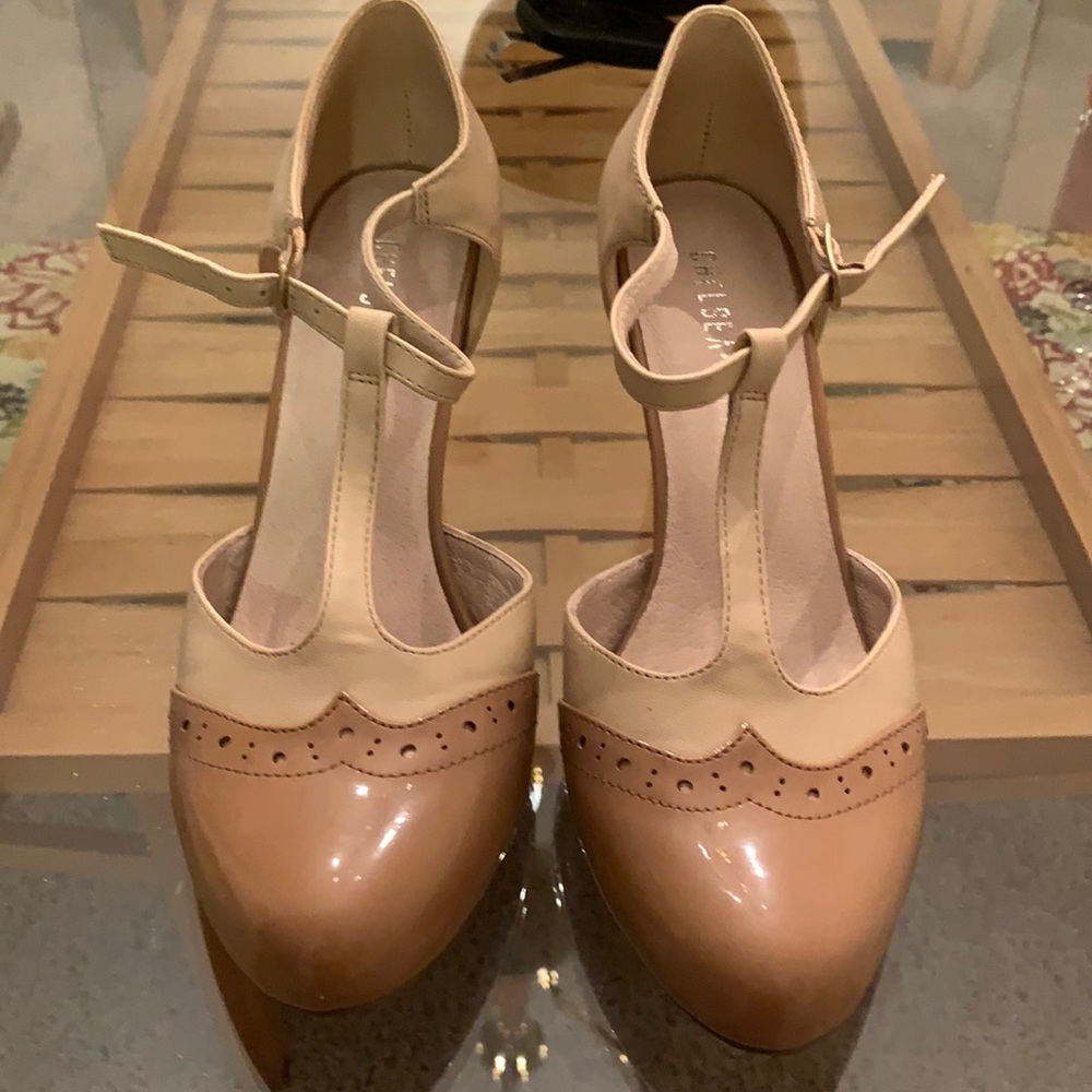 Chelsea crew retro tan and cream 3 inch high heels from ModCloth
